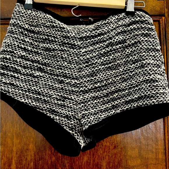 Cooperative by Urban Outfitters- black and white fabric shorts - Picture 1 of 2